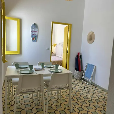 Casa Da Em A 50 Metros Da Olhos de Agua (Albufeira)